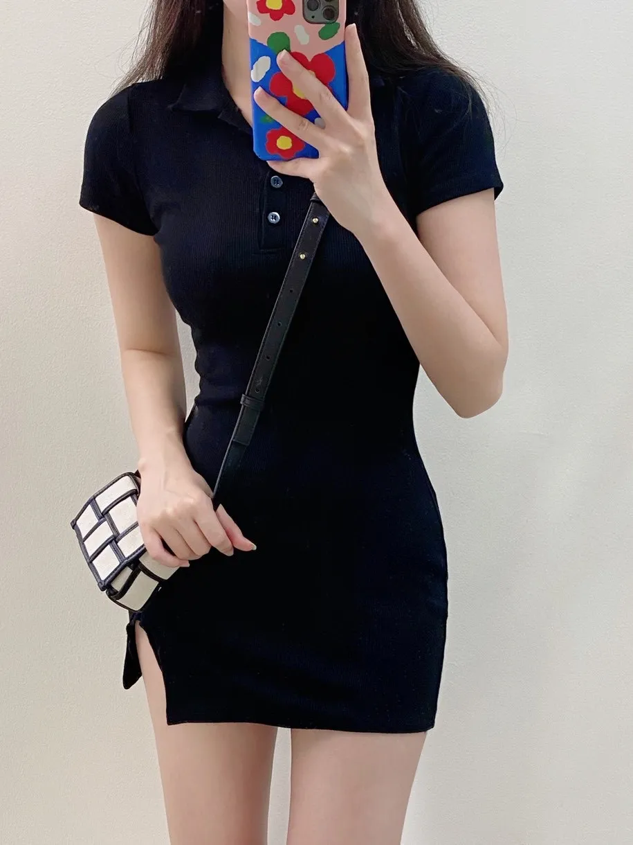 Young lady's upper body picture
